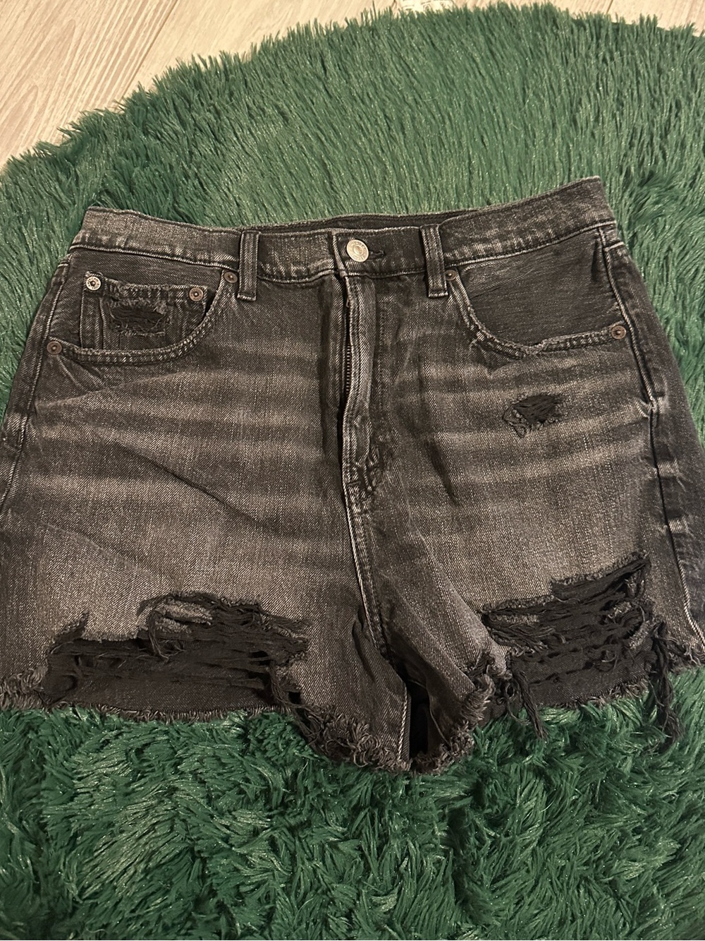 American Eagle Outfitters Distressed Black High-Rise Jean Shorts Size 8 Women’s